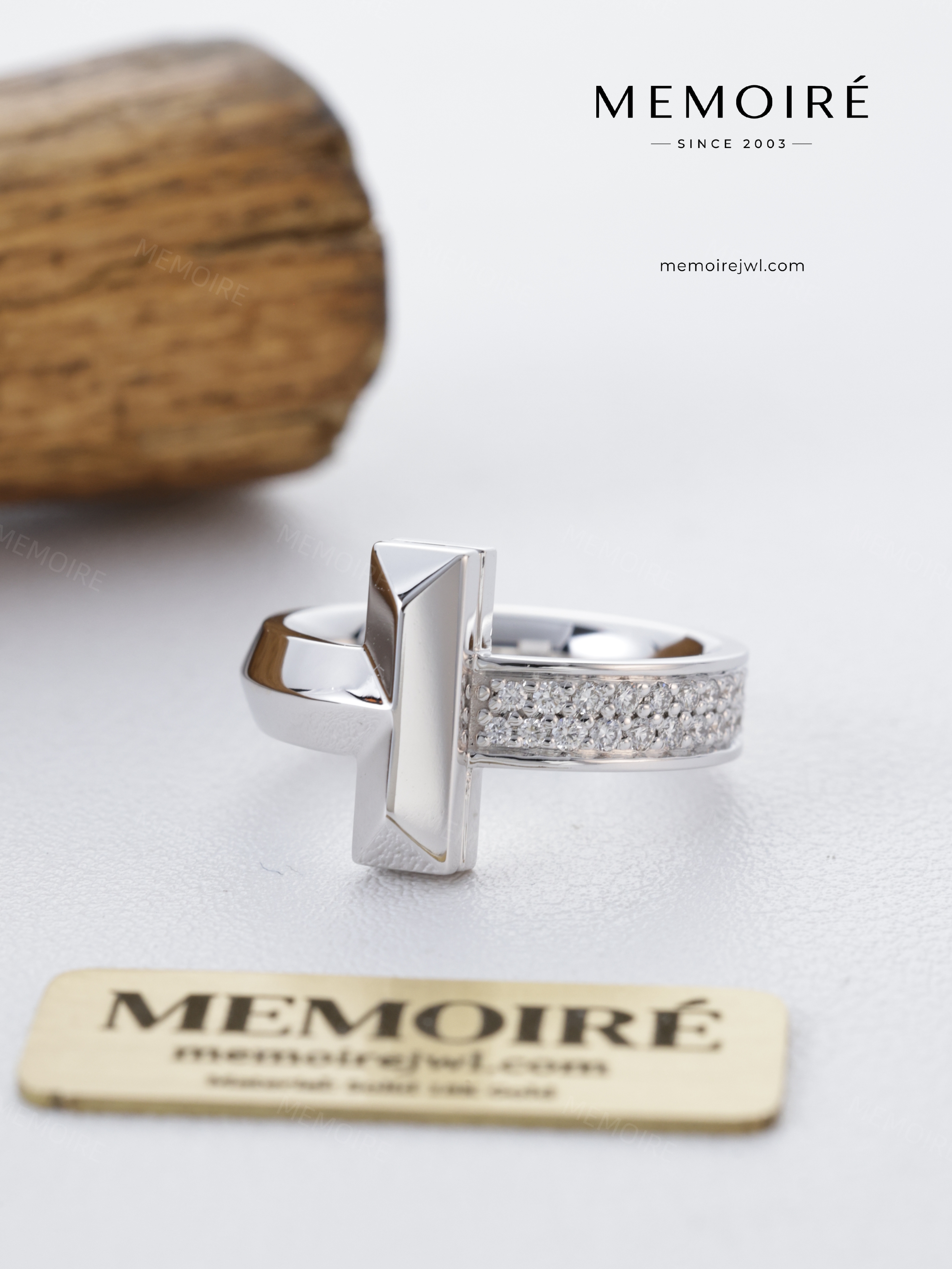 MEMOIRÉ 18K White Gold Wide T1 Ring